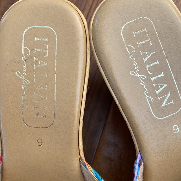 Italian & Company Toe In Multicolor Sandals. Size 9-Like new! - Picture 2 of 4